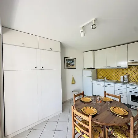 아파트 Les Roses Lauriers By Interhome