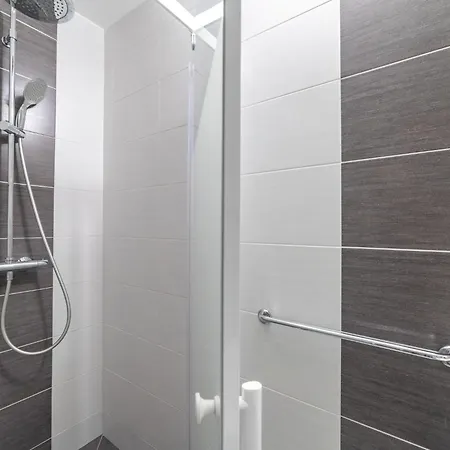 Les Roses Lauriers By Interhome * Ле-Лаванду