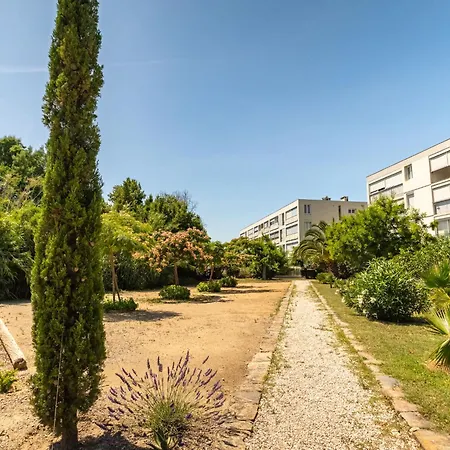 Les Roses Lauriers By Interhome