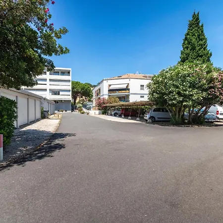 Апартаменты Les Roses Lauriers By Interhome