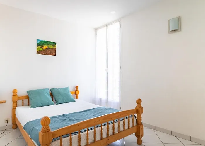 Apartment Les Roses Lauriers By Interhome Le Lavandou