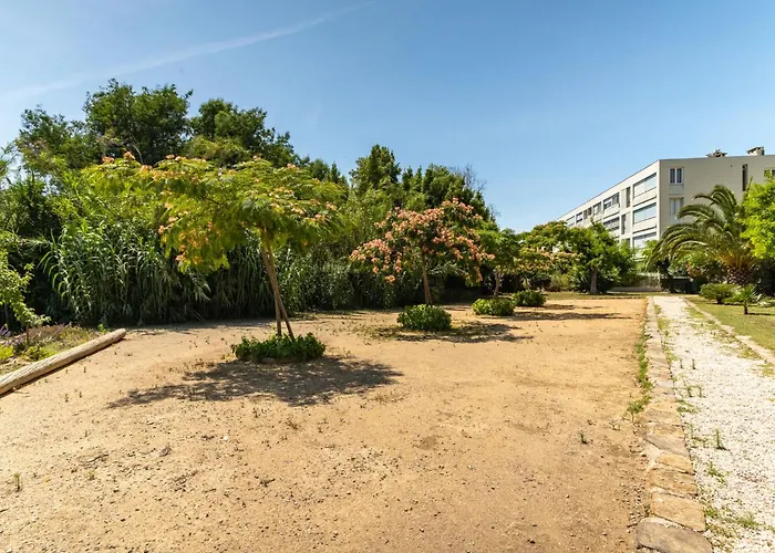 Les Roses Lauriers By Interhome