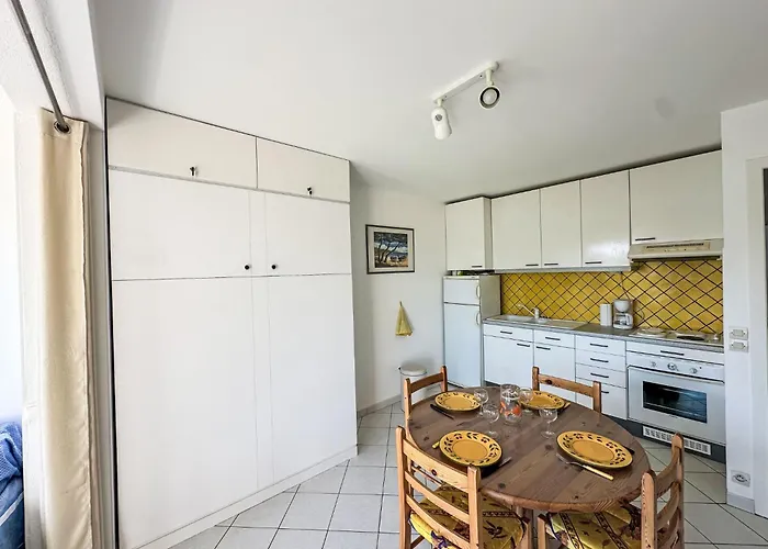 Apartment Les Roses Lauriers By Interhome