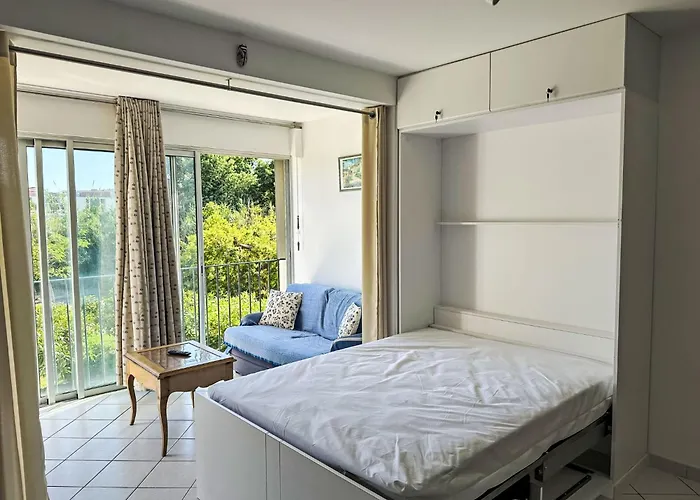 Apartment Les Roses Lauriers By Interhome Le Lavandou