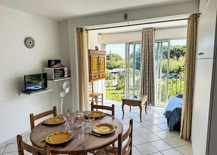 Les Roses Lauriers By Interhome * Le Lavandou