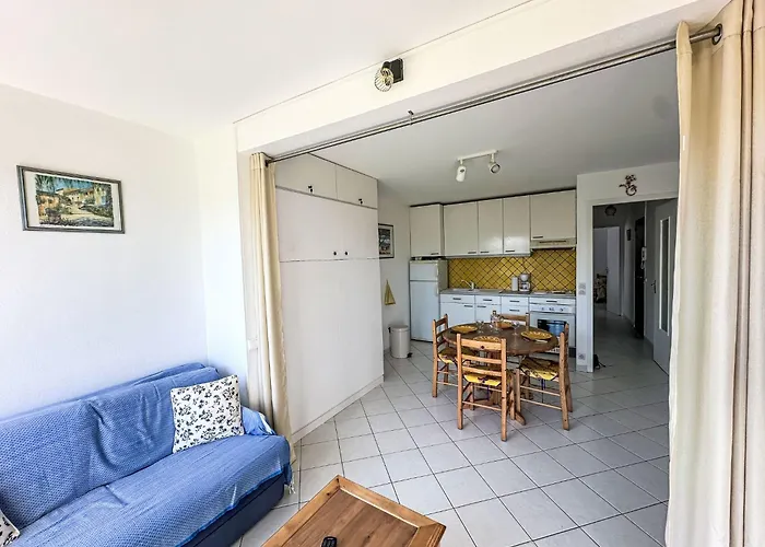 Apartment Les Roses Lauriers By Interhome